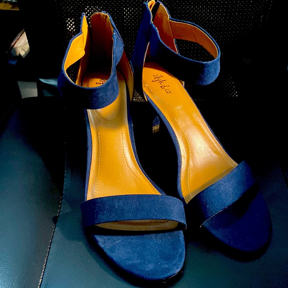 Dark Teal/ blueish Style & Co brand 2 inch women sueded strap shoe, size 10m